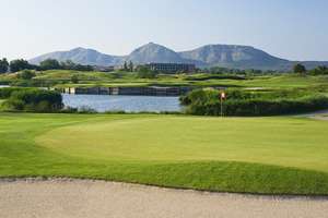 Emporda golf mountains